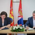 Selaković potpisao ugovor sa predsednicom opštine Topola: Opredeljeno 10 miliona dinara za sanaciju Doma kulture