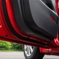 Malo ko zna čemu služi mala rupa na unutrašnjoj strani vrata automobila: Ima važnu ulogu