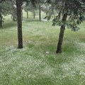 Građanima stiglo upozorenje na nevreme: Mogući pljuskovi, grad i jak vetar