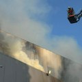 Oglasili se iz D Express zbog masivnog požara koji je buknuo u njihovom magacinu u Novom Sadu