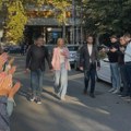 Kreni-Promeni: Tanja Mićić stigla u policiju da da izjavu, građani je dočekali aplauzom