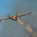 Grčka: Poginula dvojica pilota u padu kanadera, traju evakuacije zbog požara