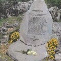 Vandali oštetili spomenik na Kazanima: Sprejom ispisano "Živi Caco u nama"