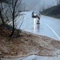 Zbog odrona na kratko bio obustavljen saobraćaj na GP Dobrakovo između Srbije i Crne Gore