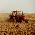 "Odakle da kupim traktor?" Srpske njive obrađuju stari traktori – kako do nove mehanizacije