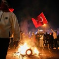 Ključa u Turskoj, očekuju se najveći protesti do sada! Istanbul danima gori, haos tek preti: Sud doneo odluku o Erdoganovom…