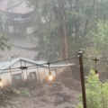 Dramatičan snimak iz Novog Meksika - trenutak kada bujica nosi celu kuću (VIDEO)