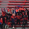 UZNEMIRUJUĆE Strašan okršaj huligana u Argentini: Dete tukli motkom, navijači skakali sa tribine