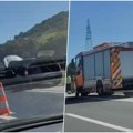Auto se zapalio nasred auto-puta! Horor na deonici Kakanj – Visoko, zastrašujući snimci obilaze region! (video)