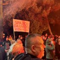 "Turci napolje, Turci napolje!" Nekoliko hiljada građana sinoć na protestu ispred Vlade Crne Gore u Podgorici (foto)