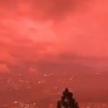 (Video) "Krvavo" nebo nad gradom nakon razornih zemljotresa! Građani u panici, sablasni prizori šire se mrežama, a evo o čemu…