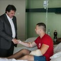 Gašić obišao pripadnika novosadske Žandrmerije ranjenog u pucnjavi u Somboru