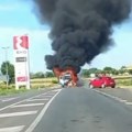 Izgoreo kamion kod Subotice Ništa od njega nije ostalo, sve je blokirano, dim kulja u visinu od 20 metara