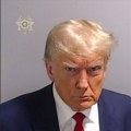 Трамп се предао надлежнима у затвору у Џорџији, пуштен уз кауцију после 20 минута