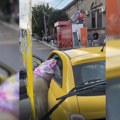 "Kome ti: Je*** majku" Incident u Zemunu: Žena blokirala saobraćaj, izašla iz automobila pa gađala jajetom vozača GSP-a…