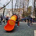 Novo mesto za uživanje mališana: U centru Leskovca otvoreno dečije igralište