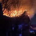 Bukti Požar na Ledinama Zapalio se kineski magacin, vatrogasci se bore sa plamenom (video)