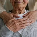 Nude ortopedska pomagala, masažere, posteljinu: Penzioneri sve češće na meti prevara