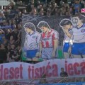 FOTO Provokacija navijača Dinama, na koreografiji igrač Zvezde: Sina mu ubili pre pet godina, bio na kultnoj fotografiji kada…
