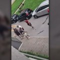 Krvavi obračun: Oborili muškarca na ulicu, šutirali ga, a on ustao, pa od poznanika uzeo pištolj i počeo da puca (video)