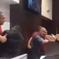 Dramatični snimci tuče u Skupštini Kraljeva: Odbornici se potukli sa obezbeđenjem, palo i davljenje
