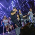 Veče nostalgije uz hitove domaćeg i stranog densa '90 na otvorenoj sceni