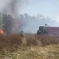 Bukti vatra u stublinama: Gori nisko rastinje, vatrogasci gase požar (video)