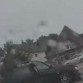 Udes napravio kolaps u ovom delu Beograda: Prednji deo oba automobila uništen, policija na mestu nesreće (video)