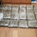 Velika zaplena policije kod Niša: Uhapšena 2 vozača, otkriveno blizu 100 kilograma droge