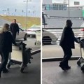 Snežana Đurišić sama na aerodromu, od dečka Vanje ni traga: Pevačica stigla neraspoložena, evo šta nam je dobacila
