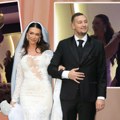 Mladenci igraju koliko ih noge nose, šalju poljupce: Pevačica pokazala kadrove sa svadbe Uroša Živkovića, mladoženja u transu…