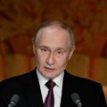 Putin: Pravi otac je stub porodice i države