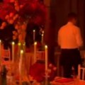 Zavirite na proslavu rođendana Jovane Jeremić u sali crvena svetla, na stolovima svećnjaci, sve u mračnim motivima…
