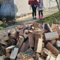 Велико срце добротворне установе Епархије бачке: за 14 породица у Кули тридесет два метра огревног дрвета