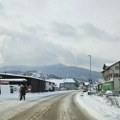 Oko 20 centimetara snega u Prijepolju i Priboju, nadležne službe na terenu