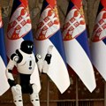 Roboti, roštilj i toplotni udar: Miting SNS po vrelini