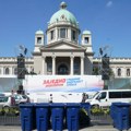 Roboti, roštilj i toplotni udar: Miting SNS po vrelini