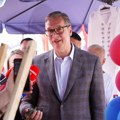 Vučić stigao u Lapovo gde će razgovarati sa građanima