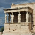 Detalji napada na turiste na Akropolju: "Hteo je da prekolje ženu, deca su vrištala, bilo je mnogo krvi"