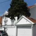Rijaliti zvezda živi u raskošnoj vili u Beogradu. Kuća ima 132 kvadrata, a samo kupatilo je kao garsonjera: "On je jedini…