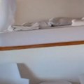 Ni posle 19 godina nije napustila brod: Voditeljka pokazala svoj dom na reci, ovako izgleda unutrašnjost