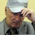 Sveštenik Boris Topić: General Mladić se ispovedio, pričestio i upokojio sa krstom u ruci