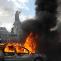 (Video, foto) Dani nasilja: Mrak guta grad svetlosti Bes se izlio na ulice, potpuni haos kod Luvra! Evo kad će novi udar…