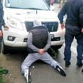 Vozio unazad punim gasom, pa udario policiju: Filmska potera u Aleksincu: Mladić pokušao da sakrije šta prevozi u kolima