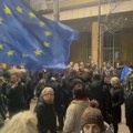 Završen Protest Mahali zastavama EU, najavili nove štrajkove glađu i još blokada (foto/video)