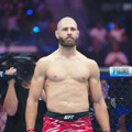 Jirij Prohaška "Samuraj": UFC borac objavio snimak, trlja se koprivom, crven k'o rak VIDEO