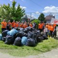 FOTO Zbor Adice: Komšije zajedno očistile naselje, prikupljeno 94 džaka smeća
