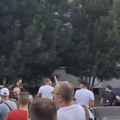 Nižu se reakcije nakon protesta u ulici gde živi Vučević: "Još jače ću se boriti protiv njih"