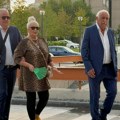 Deda i stric u istim odelima, prvi stigli na slavlje: Ovo je otac Saše i Dejana Matića, retko ga viđamo