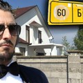 "Neka ga dragi bog čuva" Meštani Brestača u neverici zbog Darkovog udesa: Strahuju za njegov život i mole se za pevača